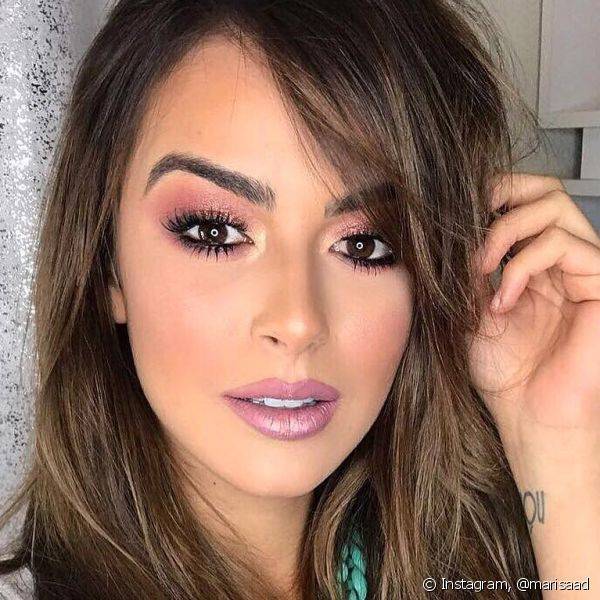Sempre antenada com as tendências de maquiagem, Mari Saad se apaixonou pela trend do rosa monocromático (Foto: Instagram @marisaad)